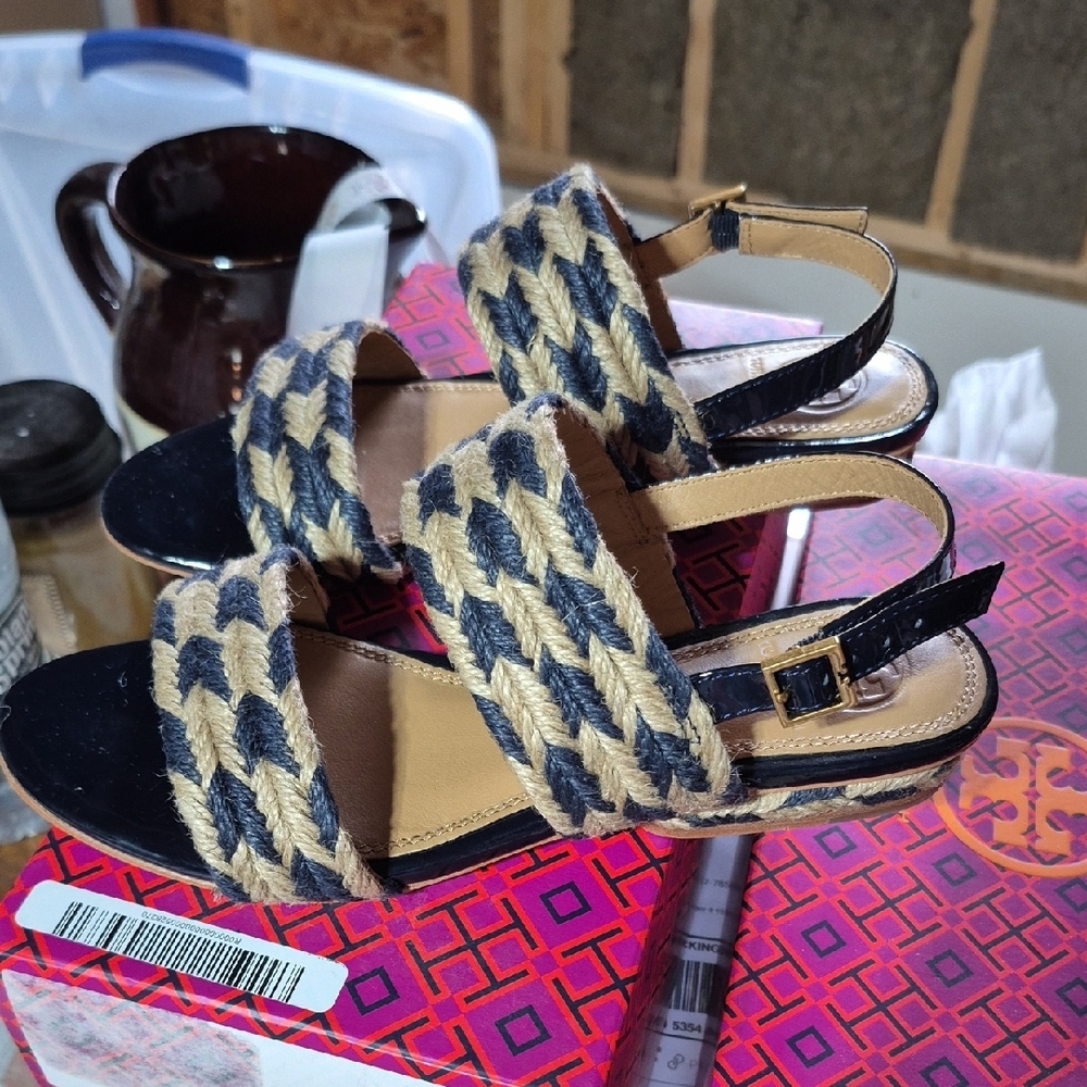 Tory Burch Stylish Navy Blue and Tan Jute Women's Sandals. Size 6 - Picture 4 of 8